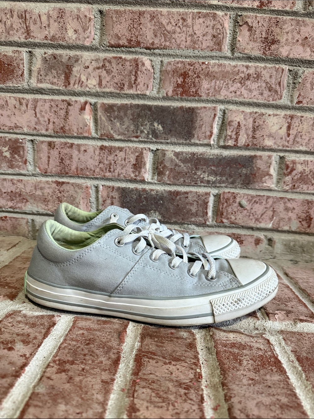 Women’s Converse Allstar low top  Casual Canvas Sneakers in Light Gray size 10
